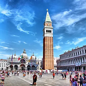  Hébergement de vacances Raggio Di Sole Dietro Piazza San Marco Italie